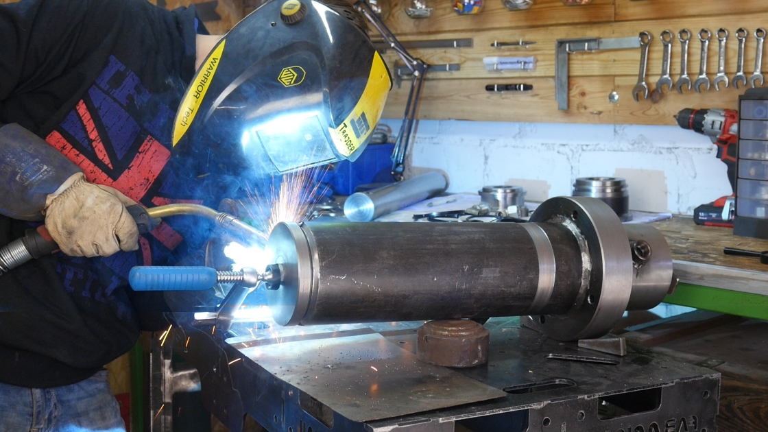 welding of the cover to the hydraulic cylinder