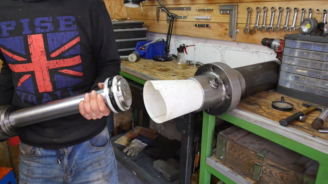 mounting of the pre-piece to the cylinder