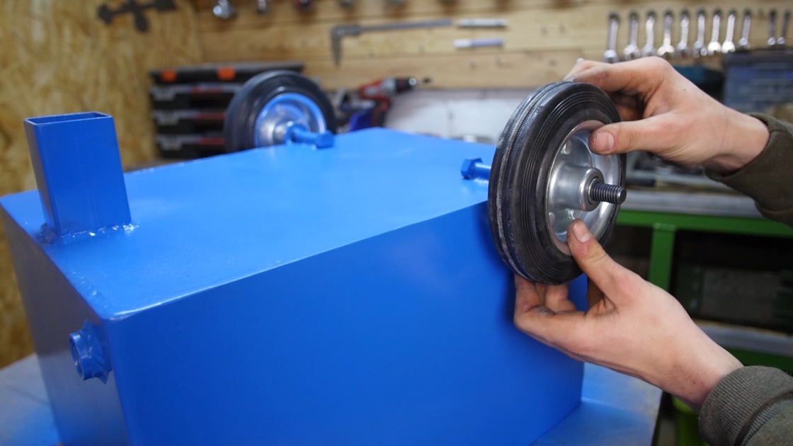 mounting the wheel with the tyre to the tank