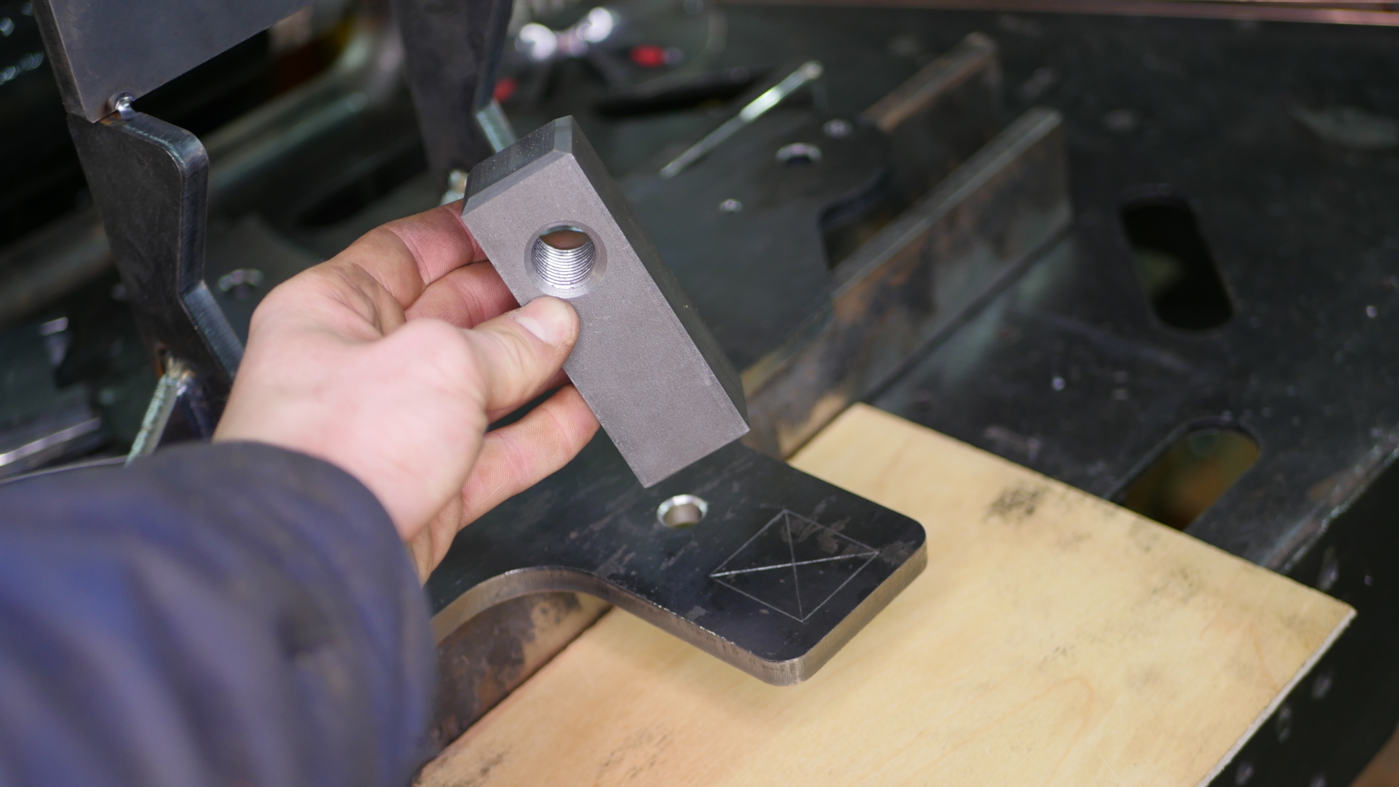 setting the appropriate position of the threaded block